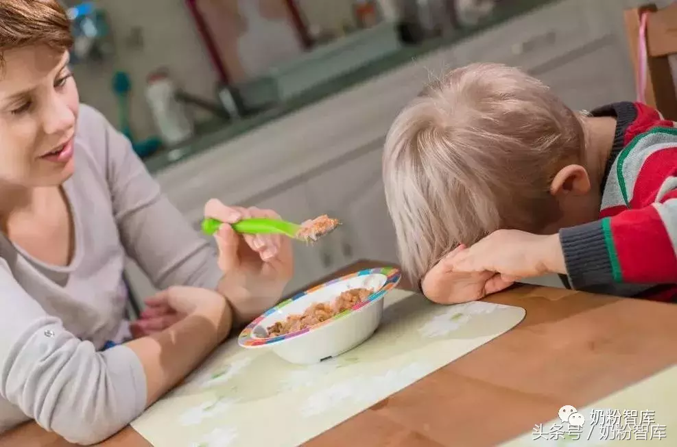 十一个月宝宝不吃饭，原因分析与应对策略